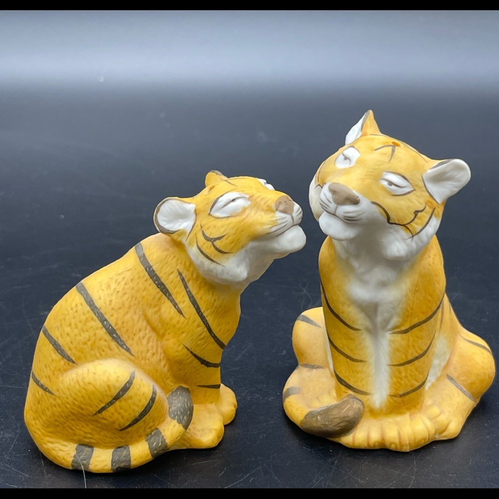 Vintage Franklin Mint tiger Salt and Pepper Shakers